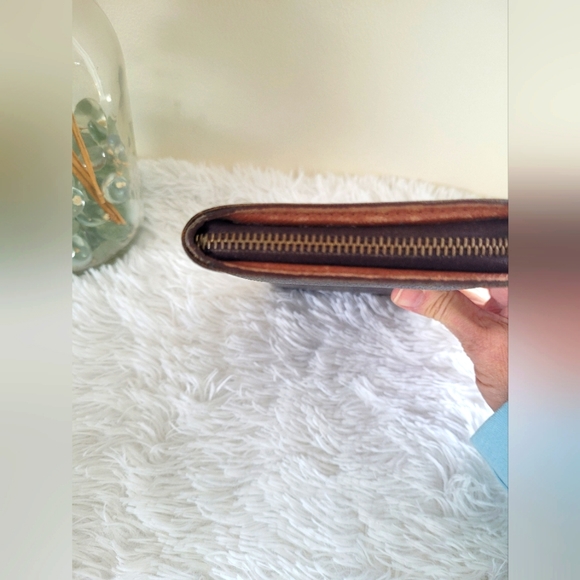 Louis Vuitton Zipper Wallet - Picture 11 of 16